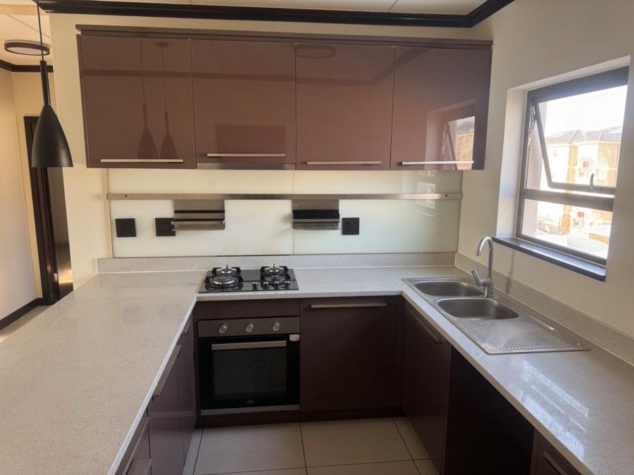 To Let 2 Bedroom Property for Rent in Blue Hills Gauteng