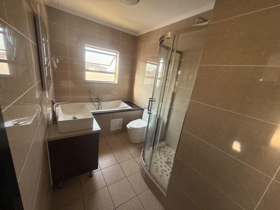 To Let 2 Bedroom Property for Rent in Blue Hills Gauteng