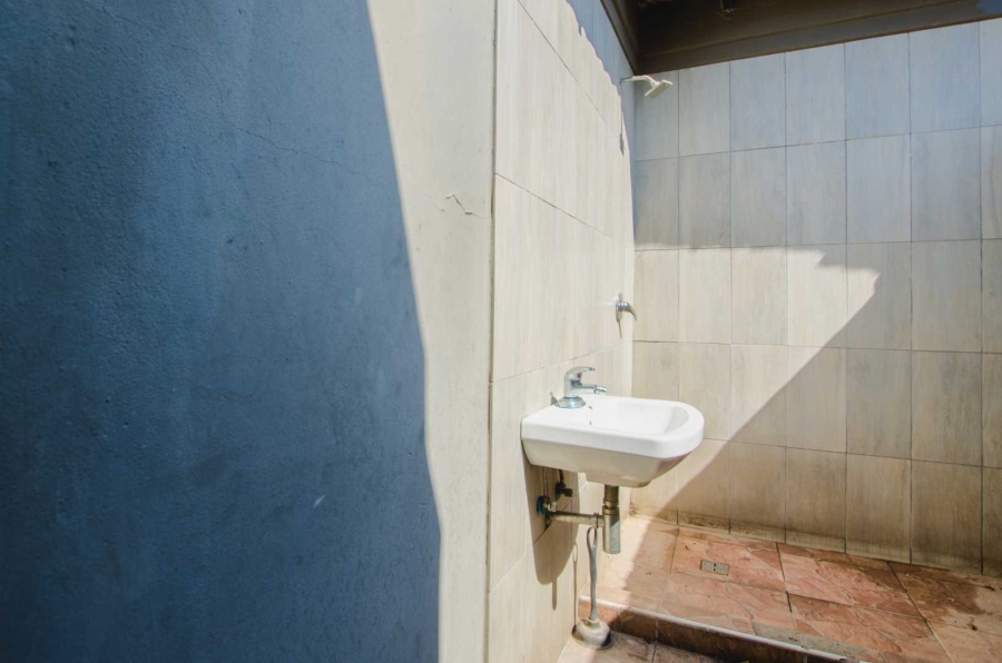 To Let 5 Bedroom Property for Rent in Halfway Gardens Gauteng