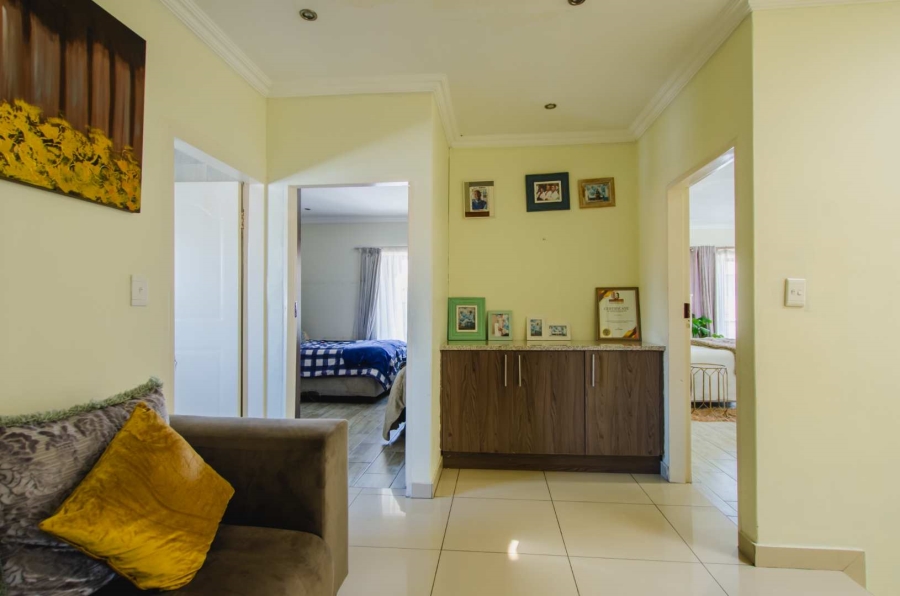 To Let 5 Bedroom Property for Rent in Halfway Gardens Gauteng