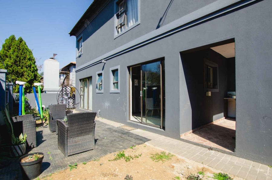 To Let 5 Bedroom Property for Rent in Halfway Gardens Gauteng
