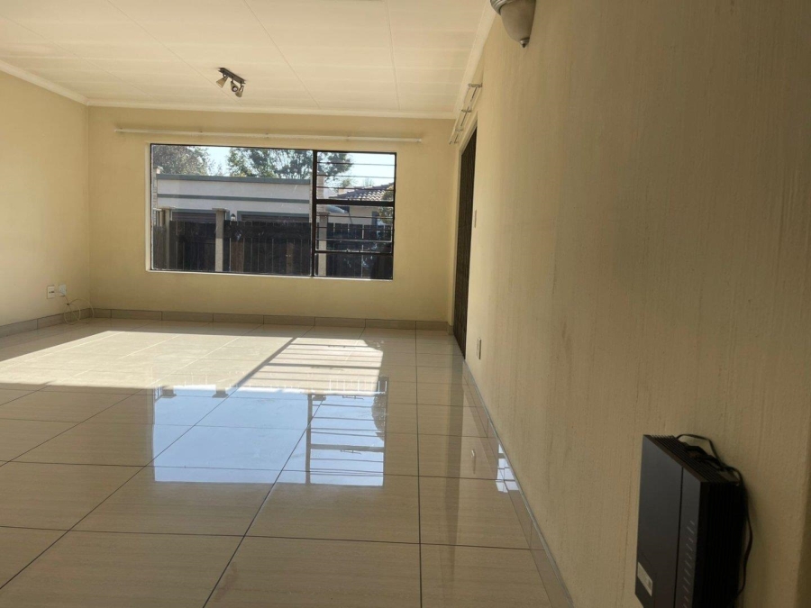To Let 3 Bedroom Property for Rent in Bryanston Gauteng