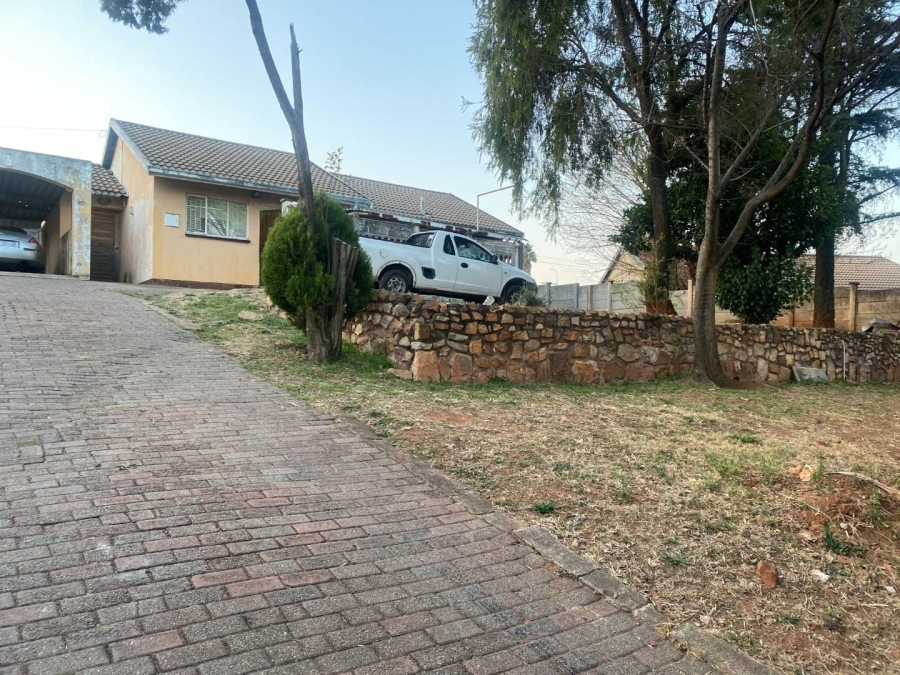 3 Bedroom Property for Sale in Lindhaven Gauteng