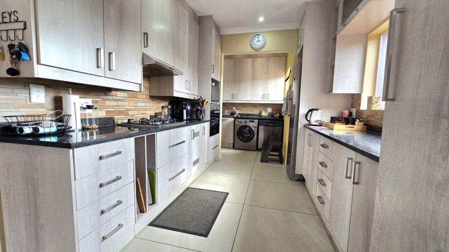 4 Bedroom Property for Sale in Brackenhurst Gauteng