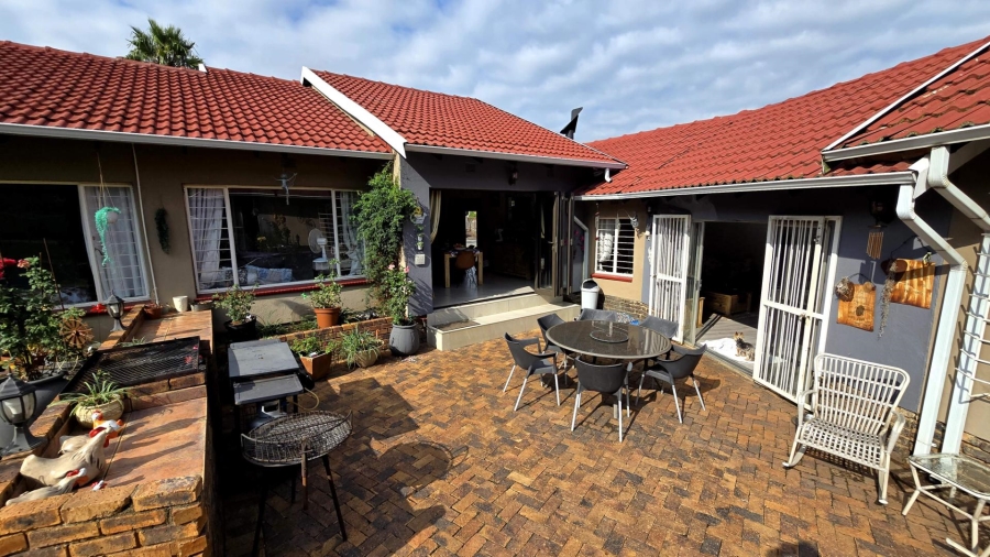 4 Bedroom Property for Sale in Brackenhurst Gauteng