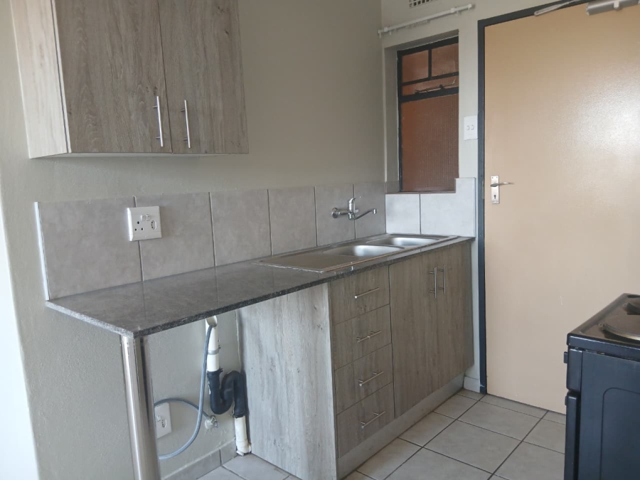 To Let 2 Bedroom Property for Rent in Sky City Gauteng