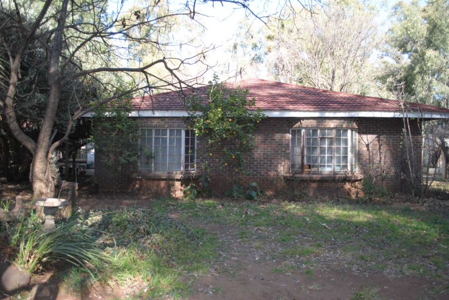 5 Bedroom Property for Sale in Kookrus Gauteng