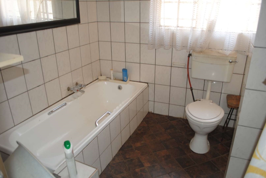 5 Bedroom Property for Sale in Kookrus Gauteng