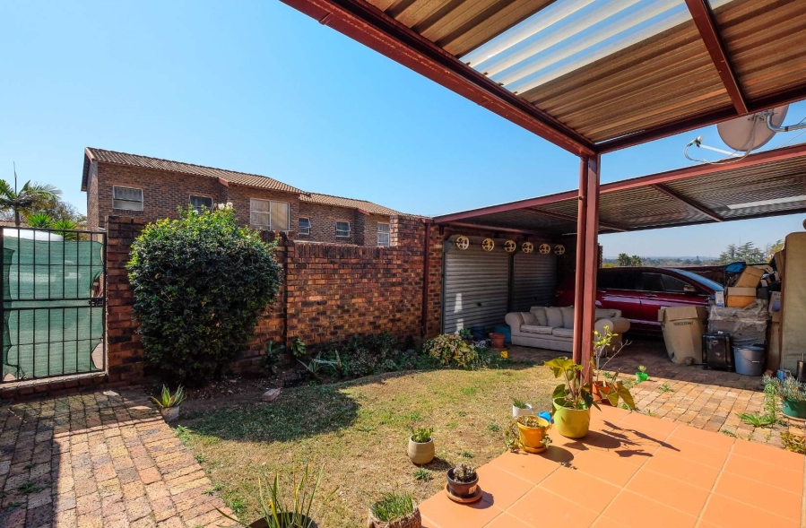 3 Bedroom Property for Sale in Buccleuch Gauteng