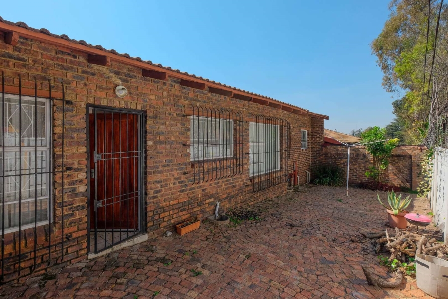 3 Bedroom Property for Sale in Buccleuch Gauteng