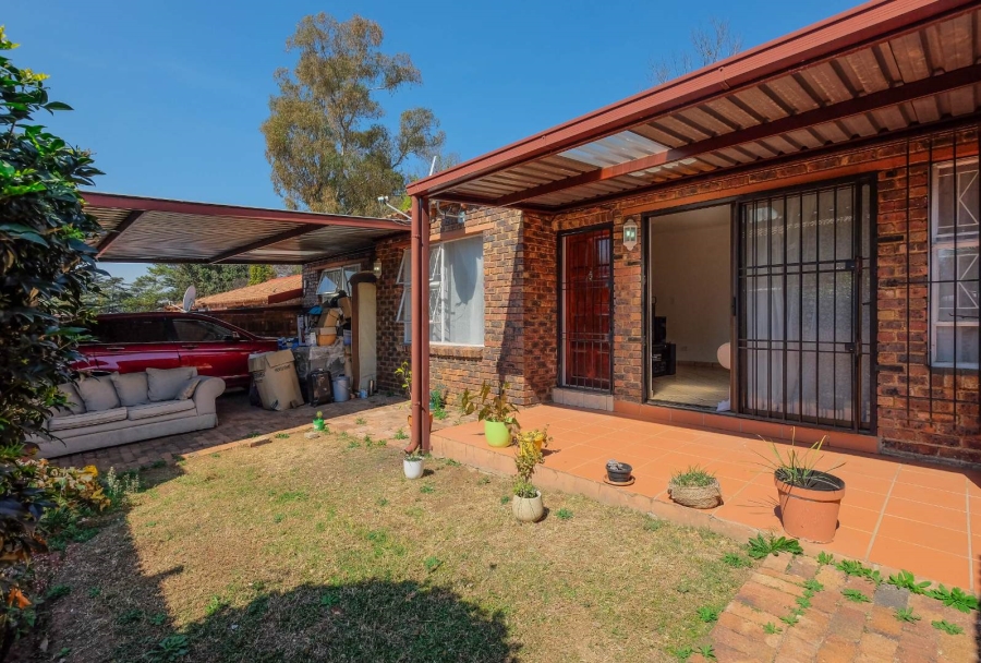 3 Bedroom Property for Sale in Buccleuch Gauteng