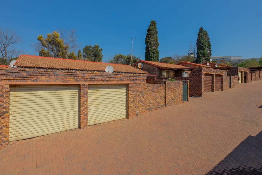 3 Bedroom Property for Sale in Buccleuch Gauteng