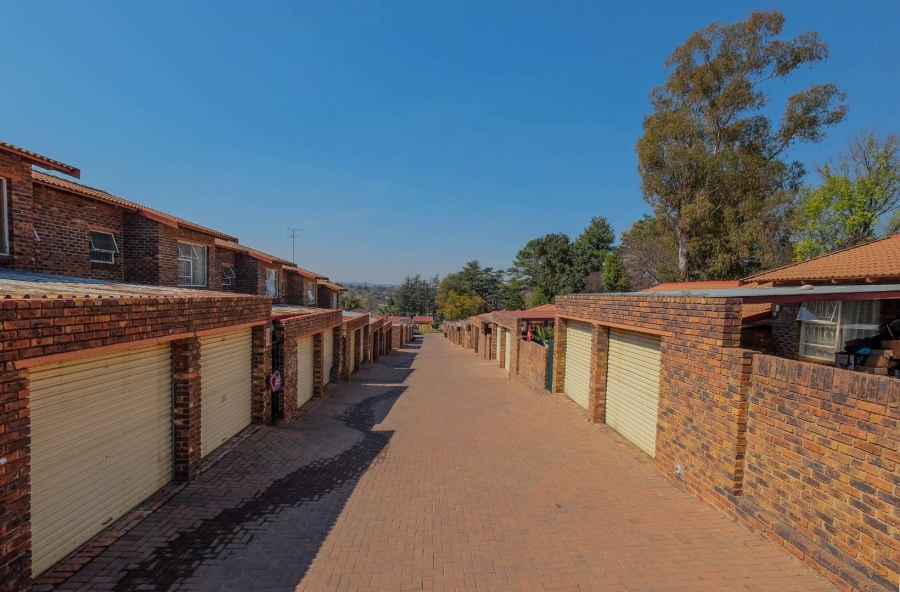 3 Bedroom Property for Sale in Buccleuch Gauteng