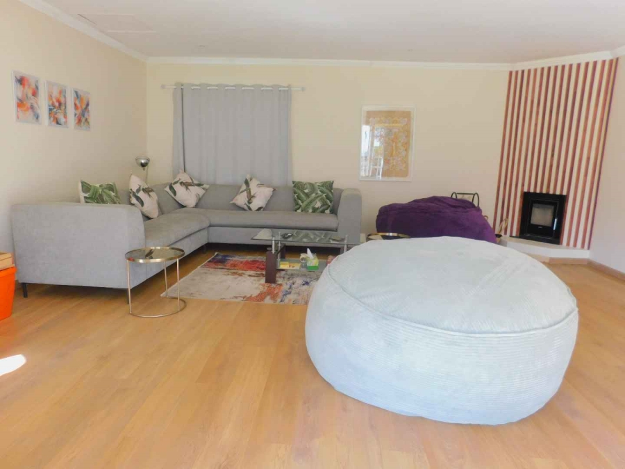 To Let 3 Bedroom Property for Rent in Petervale Gauteng