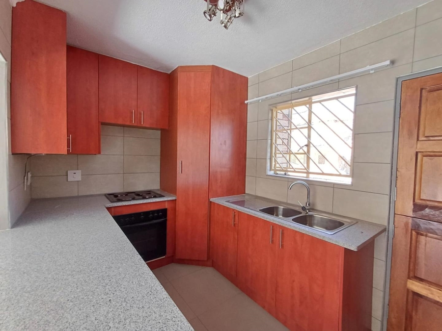 To Let 3 Bedroom Property for Rent in Olivedale Gauteng