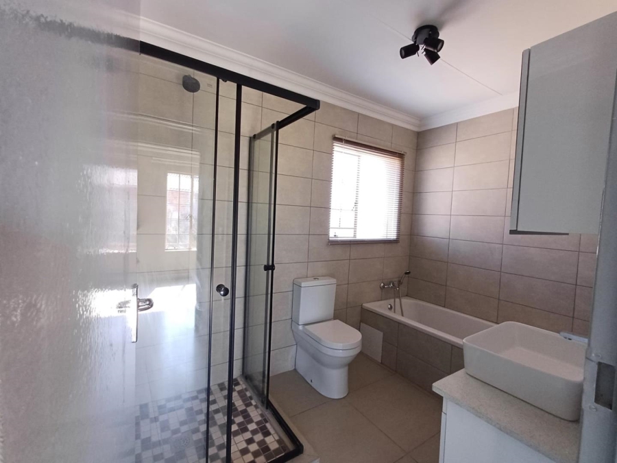 To Let 3 Bedroom Property for Rent in Olivedale Gauteng