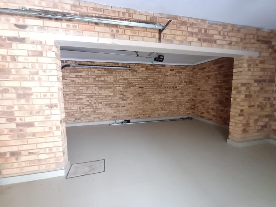 To Let 3 Bedroom Property for Rent in Olivedale Gauteng