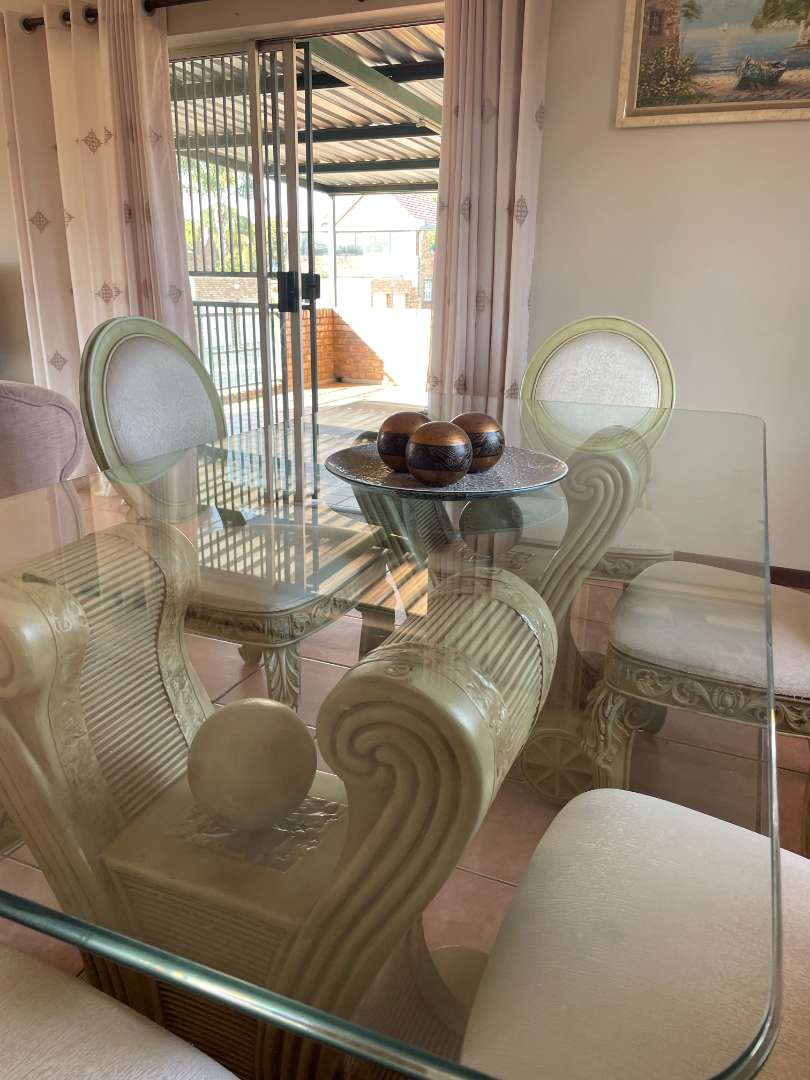 3 Bedroom Property for Sale in Die Hoewes Gauteng