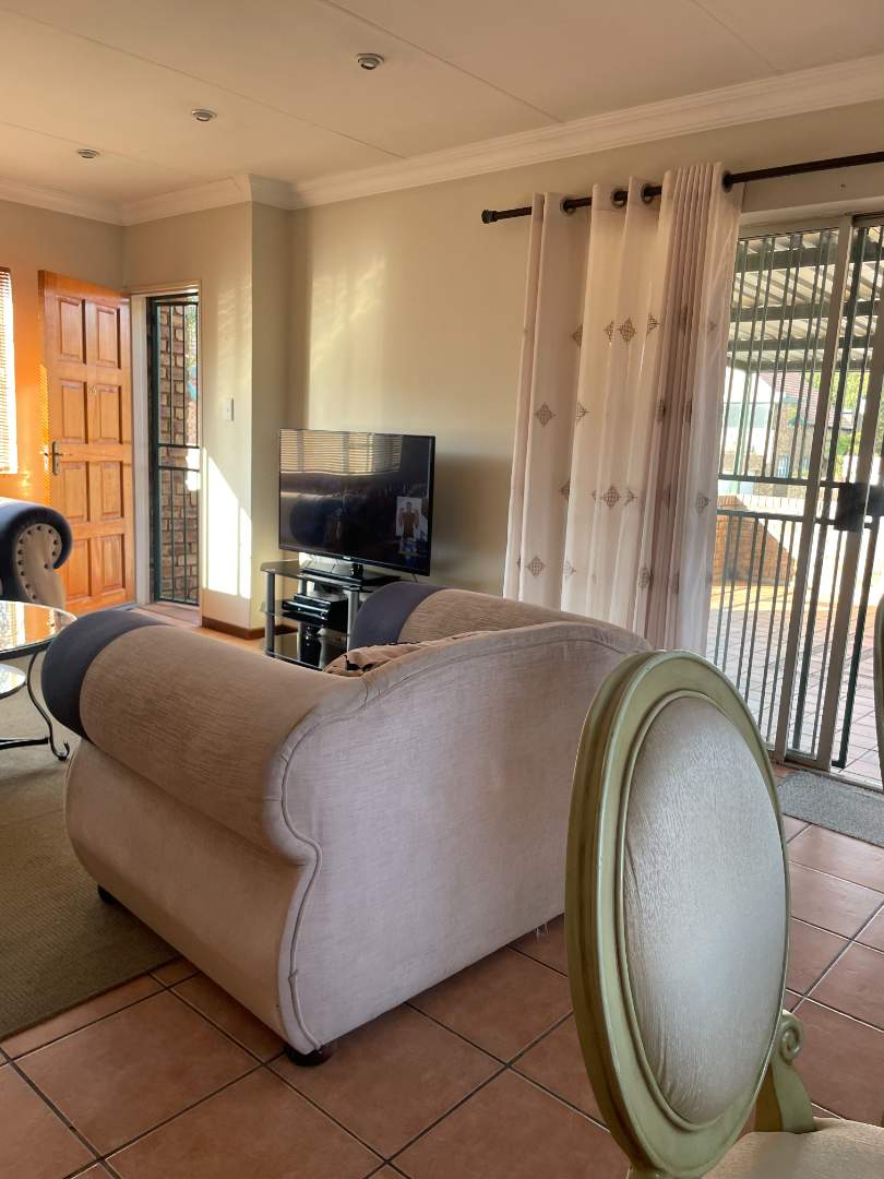 3 Bedroom Property for Sale in Die Hoewes Gauteng