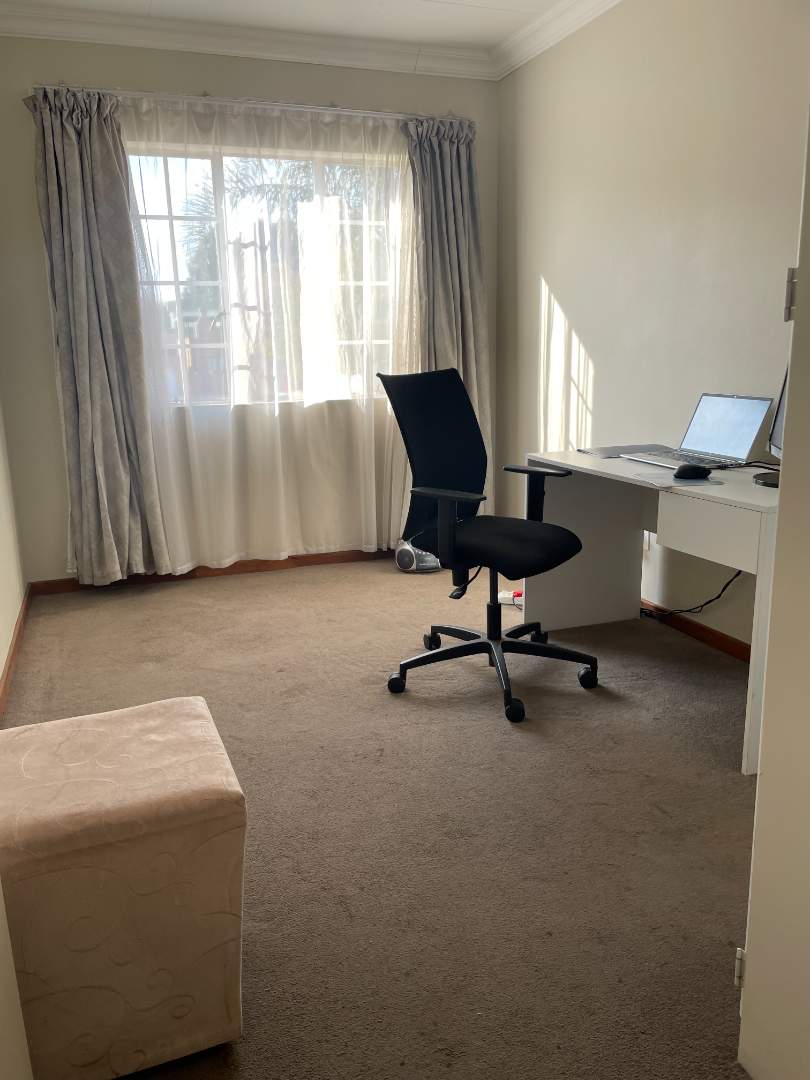 3 Bedroom Property for Sale in Die Hoewes Gauteng