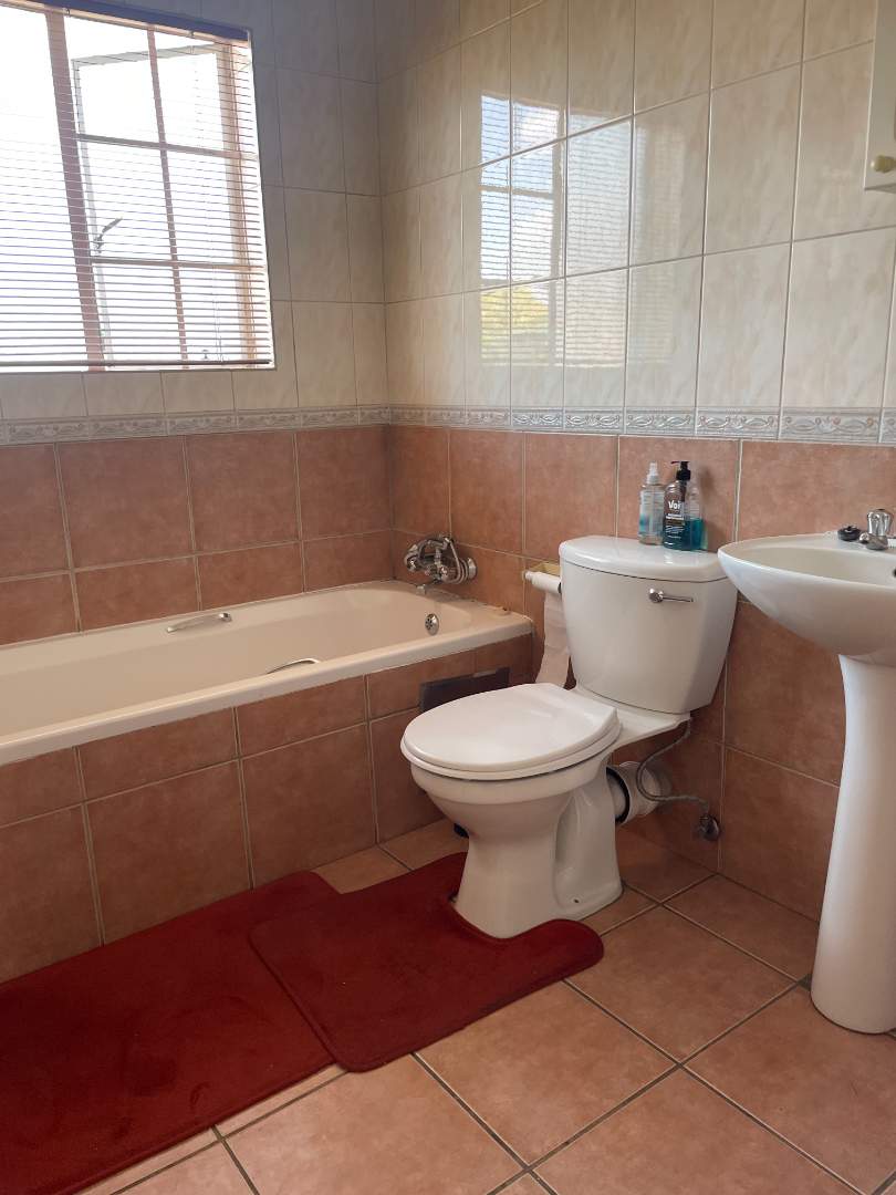 3 Bedroom Property for Sale in Die Hoewes Gauteng