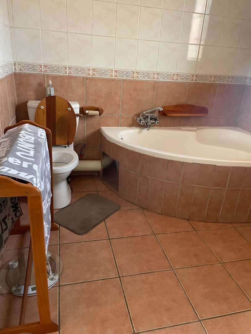 3 Bedroom Property for Sale in Die Hoewes Gauteng