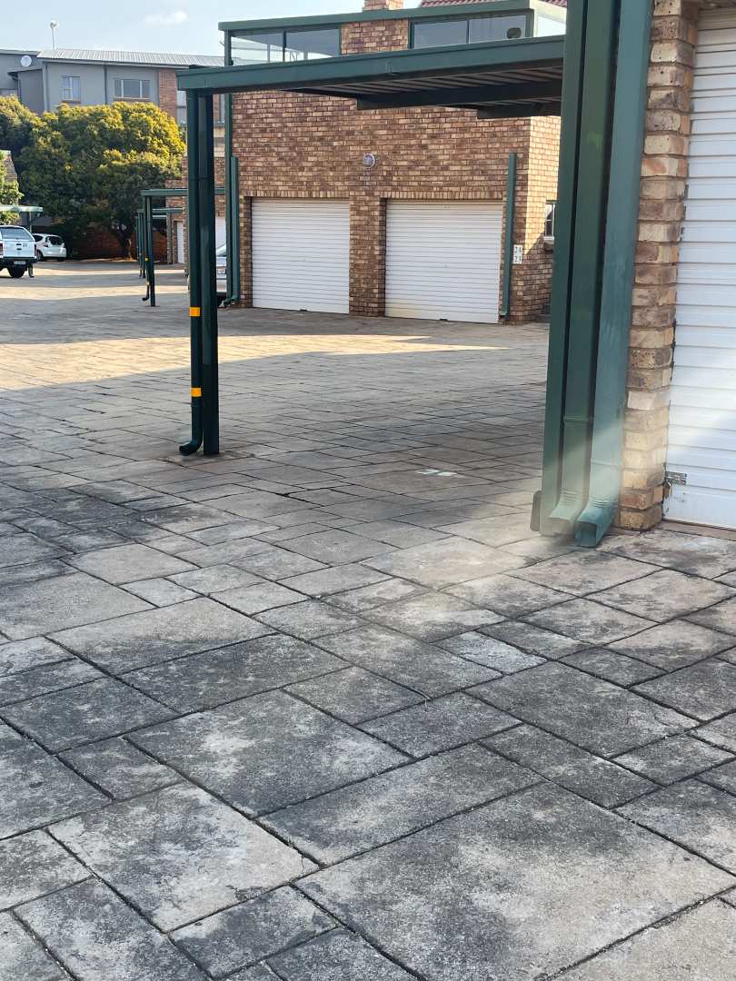 3 Bedroom Property for Sale in Die Hoewes Gauteng