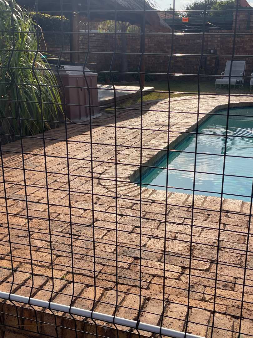 3 Bedroom Property for Sale in Die Hoewes Gauteng