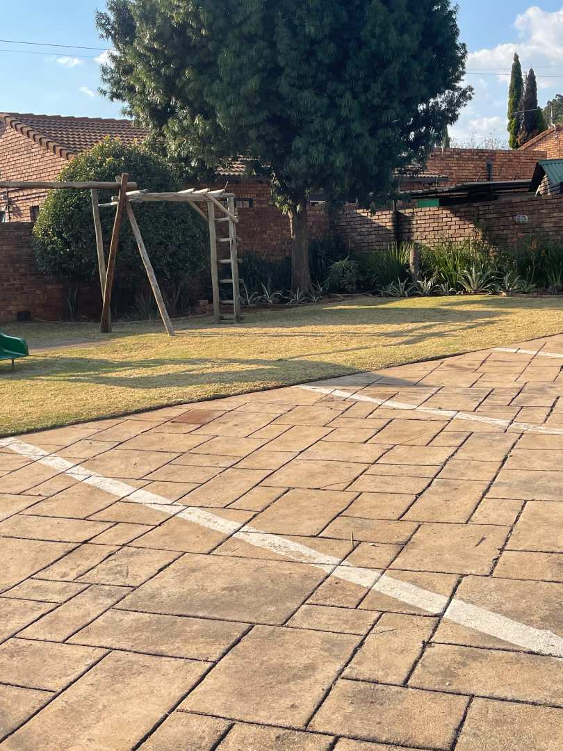 3 Bedroom Property for Sale in Die Hoewes Gauteng