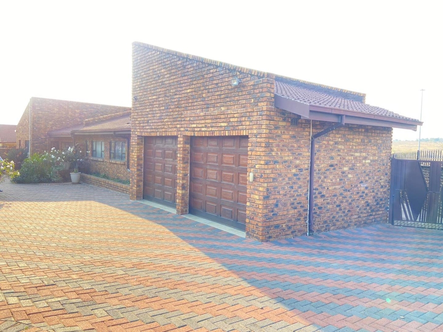 3 Bedroom Property for Sale in Birchleigh North Gauteng
