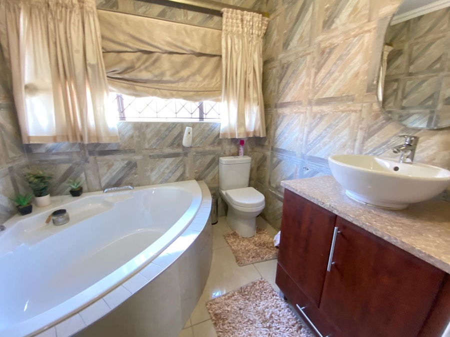 3 Bedroom Property for Sale in Birchleigh North Gauteng
