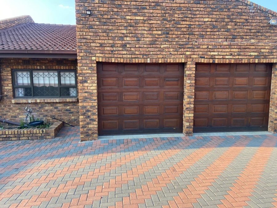 3 Bedroom Property for Sale in Birchleigh North Gauteng