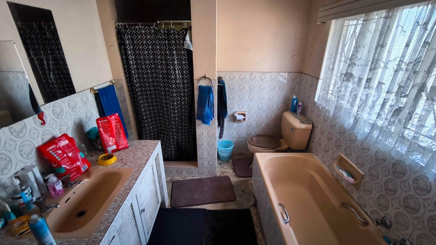 To Let 4 Bedroom Property for Rent in Brackenhurst Gauteng