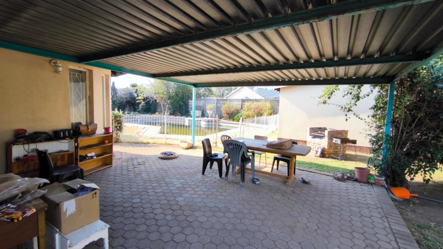 To Let 4 Bedroom Property for Rent in Brackenhurst Gauteng