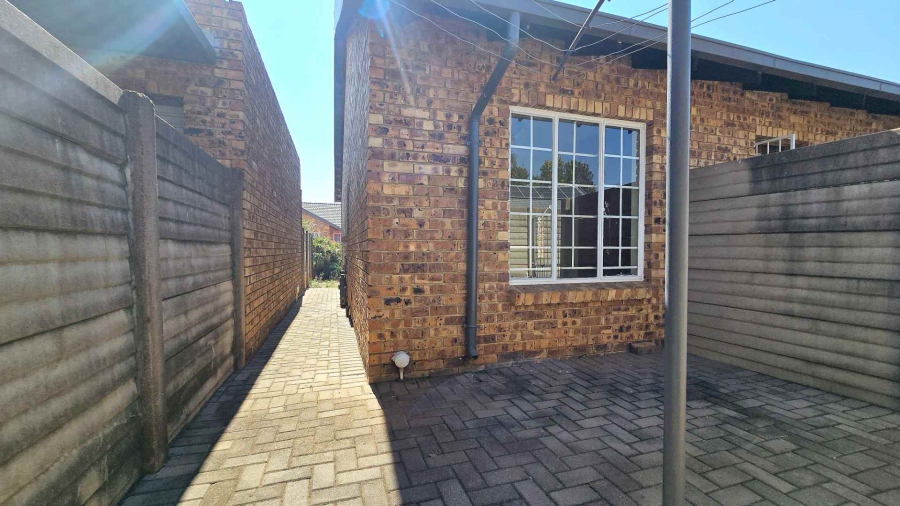 To Let 2 Bedroom Property for Rent in Doornpoort Gauteng
