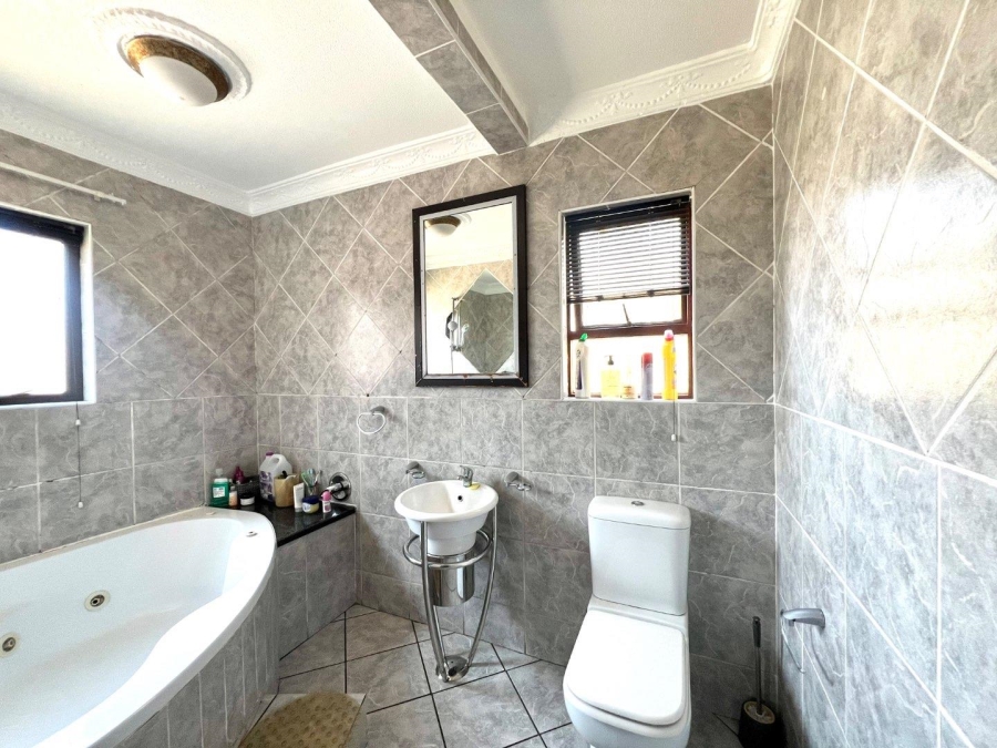 3 Bedroom Property for Sale in New Market Gauteng