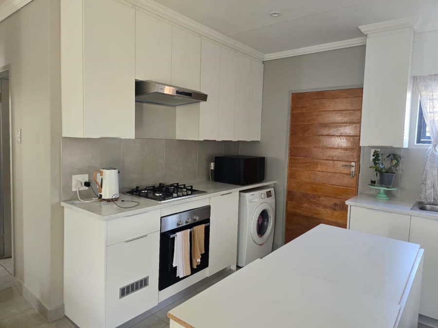 To Let 3 Bedroom Property for Rent in Lion Pride Gauteng