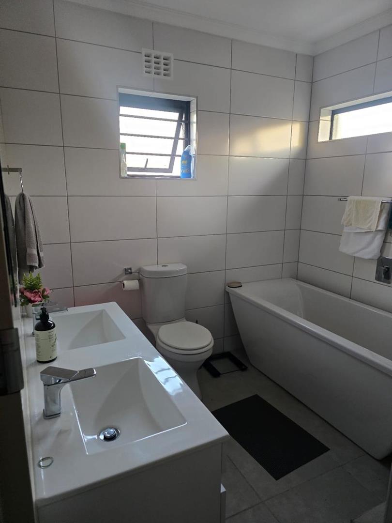 To Let 3 Bedroom Property for Rent in Lion Pride Gauteng