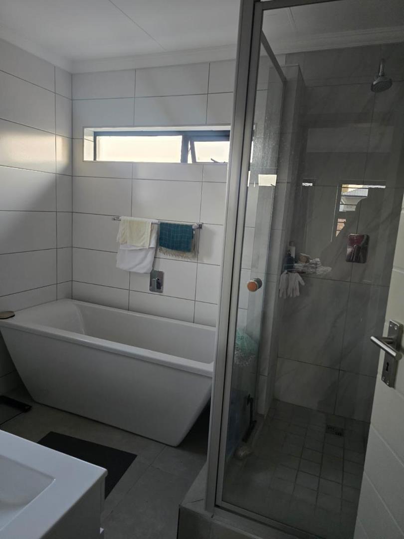 To Let 3 Bedroom Property for Rent in Lion Pride Gauteng