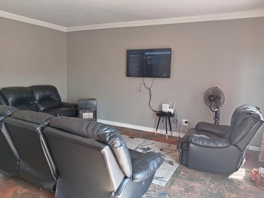 To Let 3 Bedroom Property for Rent in Corlett Gardens Gauteng