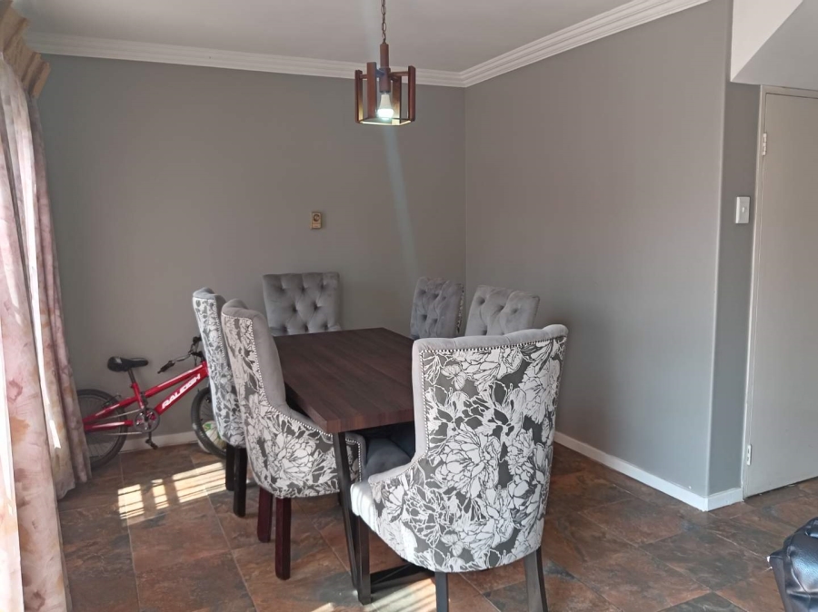 To Let 3 Bedroom Property for Rent in Corlett Gardens Gauteng