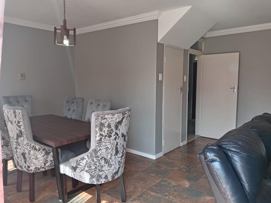 To Let 3 Bedroom Property for Rent in Corlett Gardens Gauteng