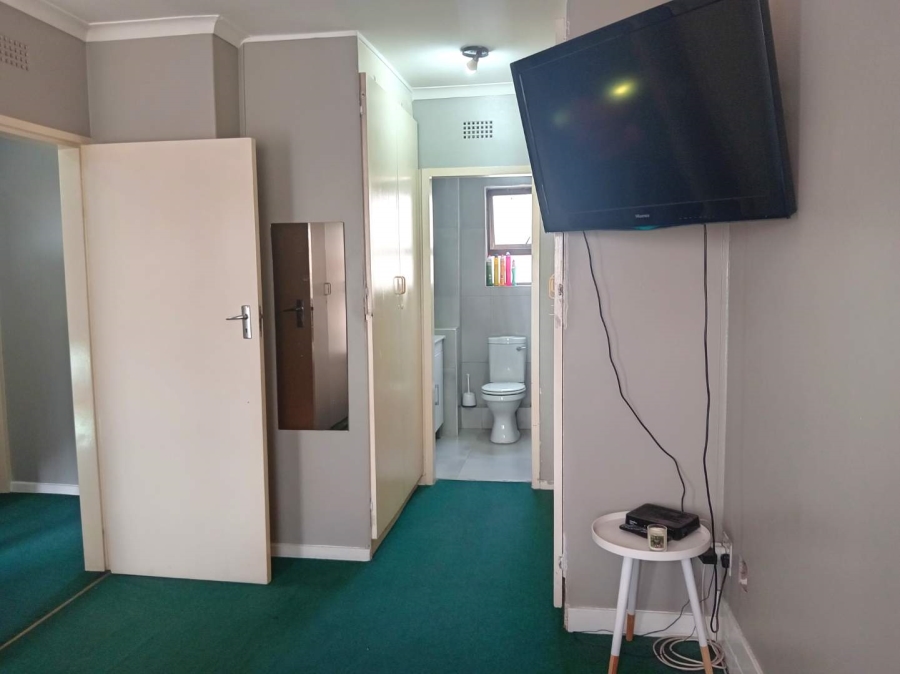 To Let 3 Bedroom Property for Rent in Corlett Gardens Gauteng