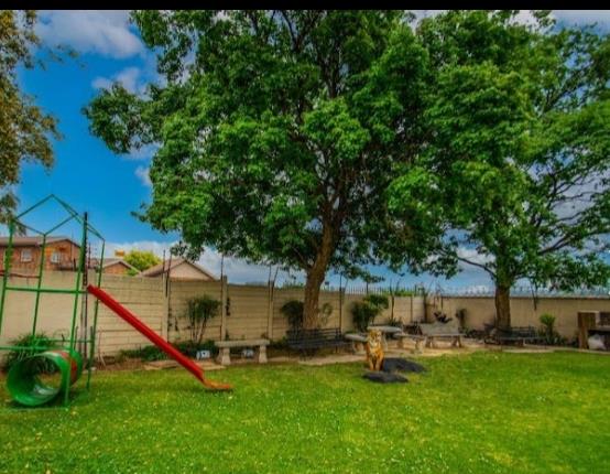 To Let 3 Bedroom Property for Rent in Corlett Gardens Gauteng