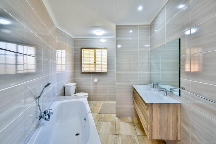 3 Bedroom Property for Sale in Moreleta Park Gauteng