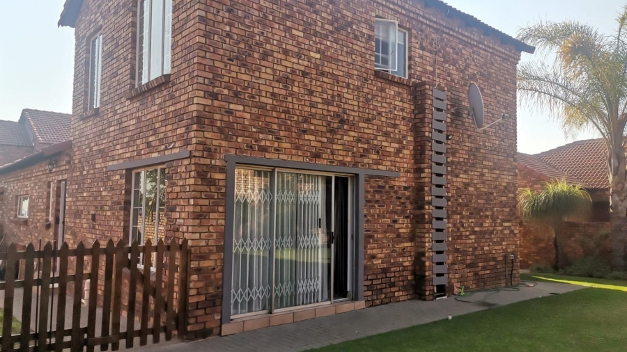 3 Bedroom Property for Sale in Rooihuiskraal North Gauteng