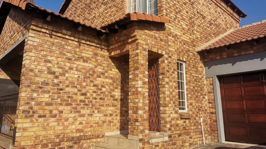 3 Bedroom Property for Sale in Rooihuiskraal North Gauteng
