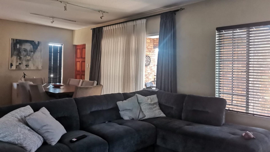 3 Bedroom Property for Sale in Rooihuiskraal North Gauteng