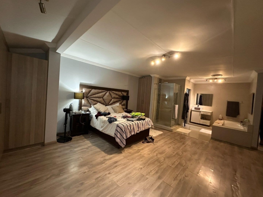 To Let 3 Bedroom Property for Rent in Wilro Park Gauteng