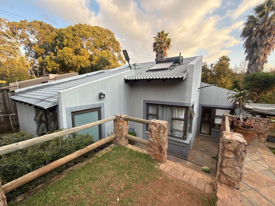 To Let 3 Bedroom Property for Rent in Wilro Park Gauteng
